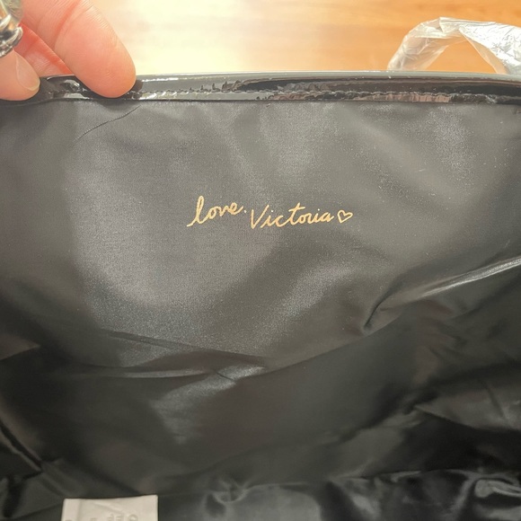 NWT Victoria’s Secret Limited Edition X-Large Tote Bag With Detachable Wristlet - Picture 5 of 12